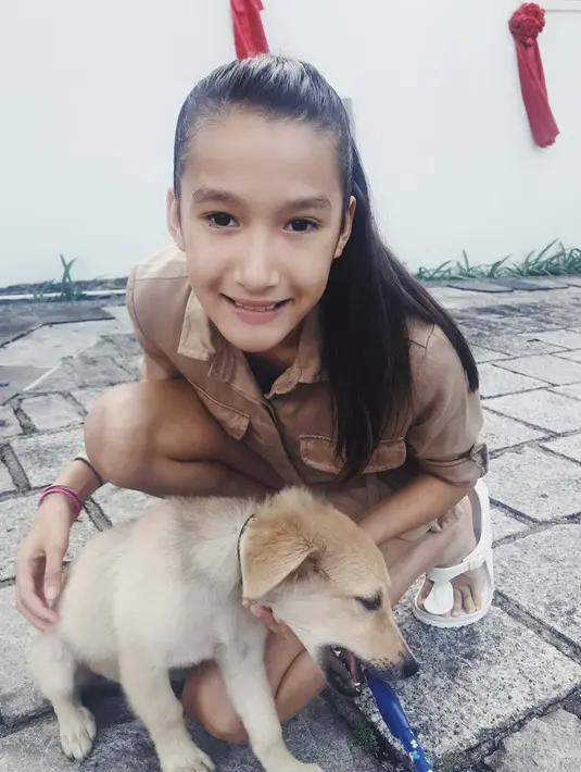 Anak bungsu dari tiga bersaudara ini juga pencinta binatang. Nyla pun pernah meminta izin kepada Nadya untuk menjadi YouTuber. (Liputan6.com/IG/@nadyahutagalung)