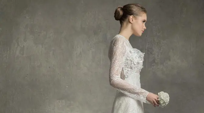 Simak di sini beberapa tips untuk menggunakan kembali gaun pengantin Anda setelah acara pernikahan selesai.