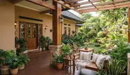 7 Ide Tanaman Depan Rumah yang Bikin Hunian Asri, Cantik, dan Lebih Sejuk