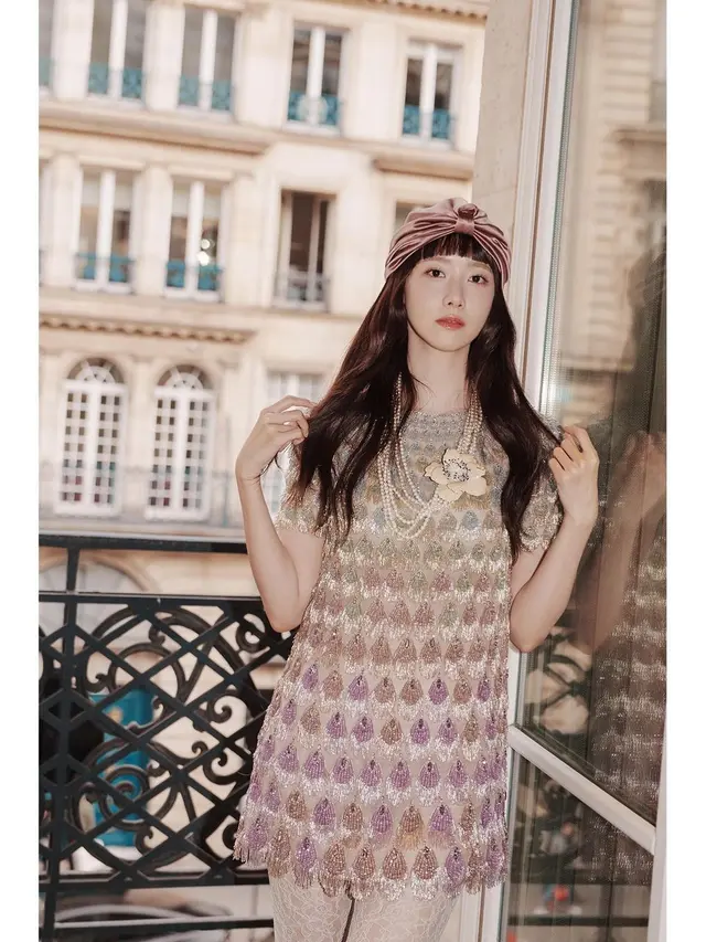 Visual Menawan Yoona SNSD Bak Putri Timur Tengah Pakai Turban Hadiri Paris Fashion Week 2024