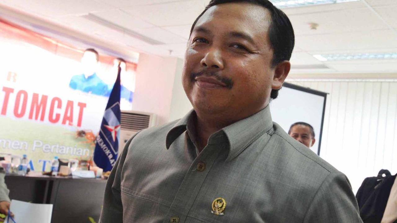 Herman mengaku ada di lokasi saat pertemuan Tim 8 dengan SBY di Cikeas, Bogor, Jawa Barat itu.<br>