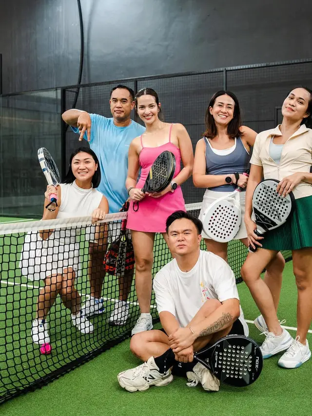Gaya Nia Ramadhani saat Main Padel (Instagram/@ramadhaniabakrie)