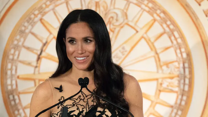 Anggunya Meghan Markle dalam Balutan Gaun Seharga Rp 194,7 Juta