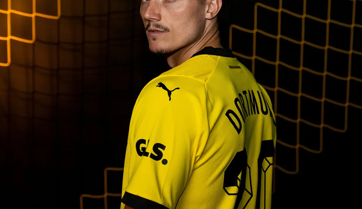 Enam bulan yang lalu, Sabitzer sudah sempat berganti seragam ke Manchester United. Hanya saja, statusnya hanya pinjaman dan tidak dipermanenkan. (FOTO: twitter.com/BlackYellow)