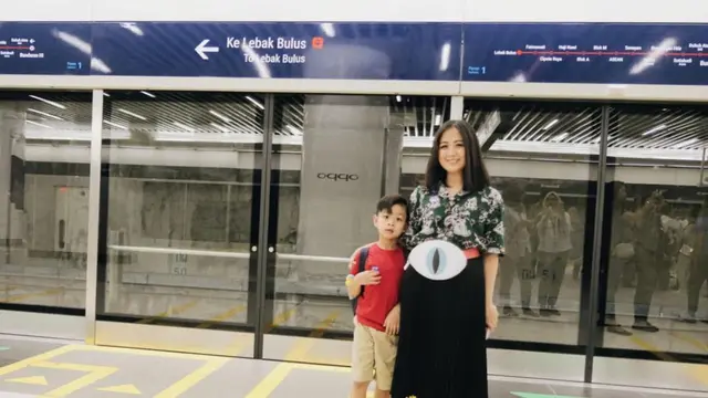 Potret Astrid Sartiasari Momong Anak (sumber: instagram/astridbasjar)