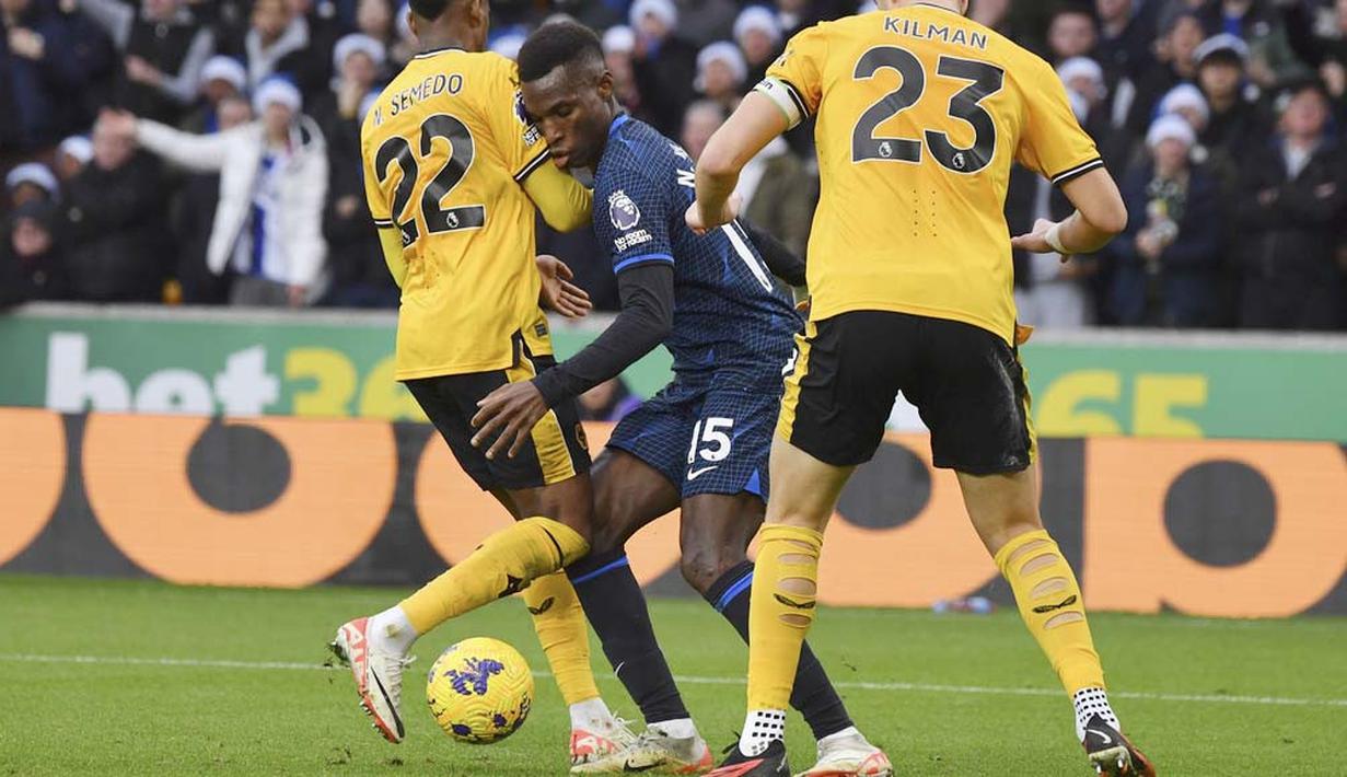 Nicolas Jackson bisa dibilang menjadi pemain dengan performa paling jeblok di laga melawan Wolverhampton Wanderers. Kartu kuning karena protes melengkapi malam buruknya. (AP Photo/Rui Vieira)