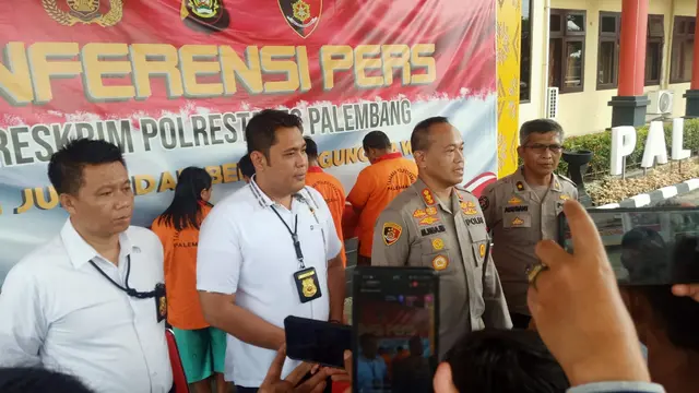Satu Keluarga di Palembang Jalani Bisnis Ilegal, Belasan Jerigen BBM Bersubsidi Diselundupkan