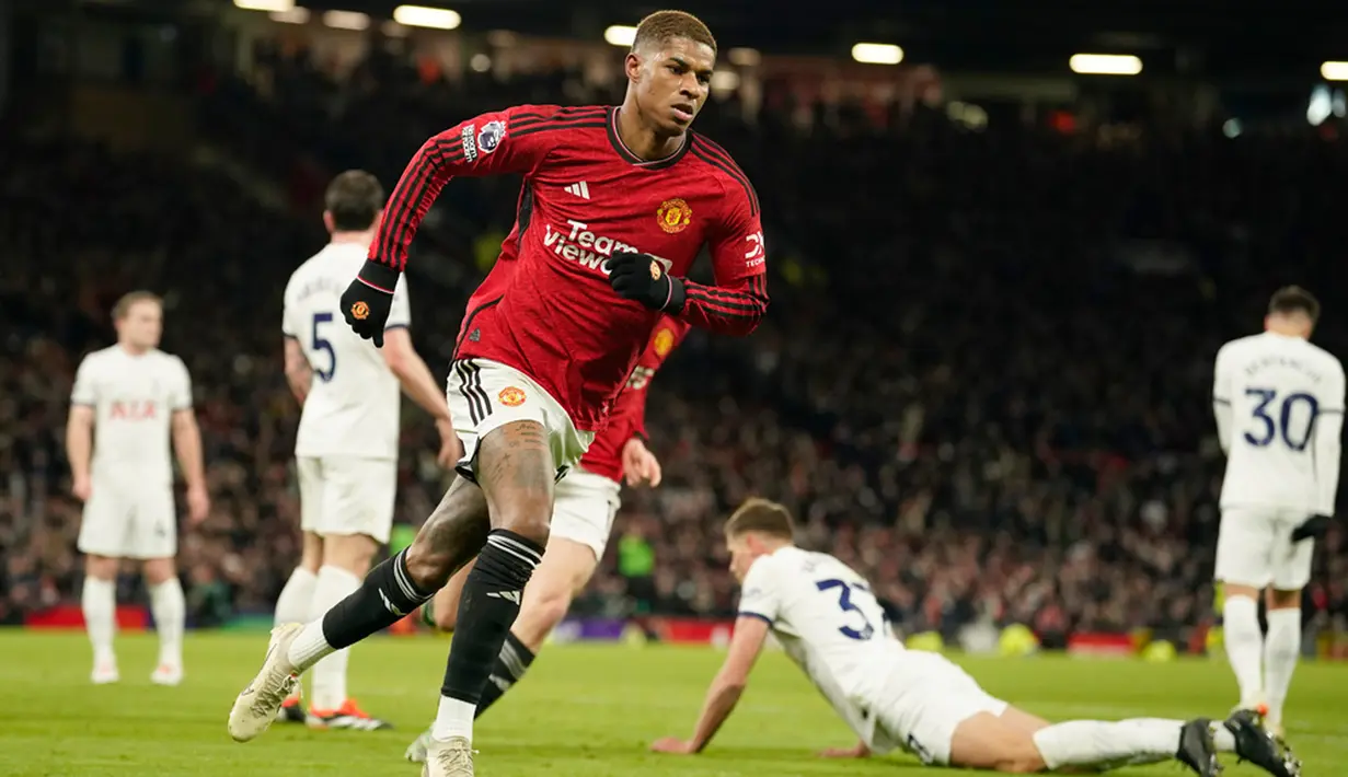 Manchester United di babak ini kembali banyak memberi ancaman. Sementara Tottenham berkali-kali mendapat kesempatan untuk membalikkan situasi. (AP Photo/Dave Thompson)