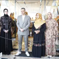 Melihat keindahan dari Hikmat Showroom, koleksi fashion muslimah yang hadirkan elegansi gaya dan kualitas.