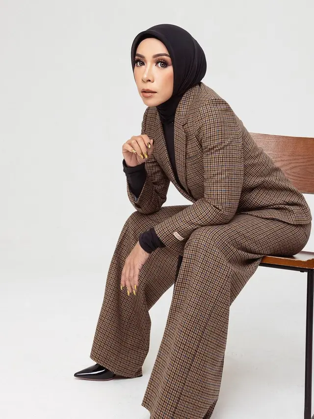 6 Adu Gaya Formal Mulan Jameela dan Melly Goeslaw yang Sama-sama Lolos Pileg DPR RI Pemilu 2024