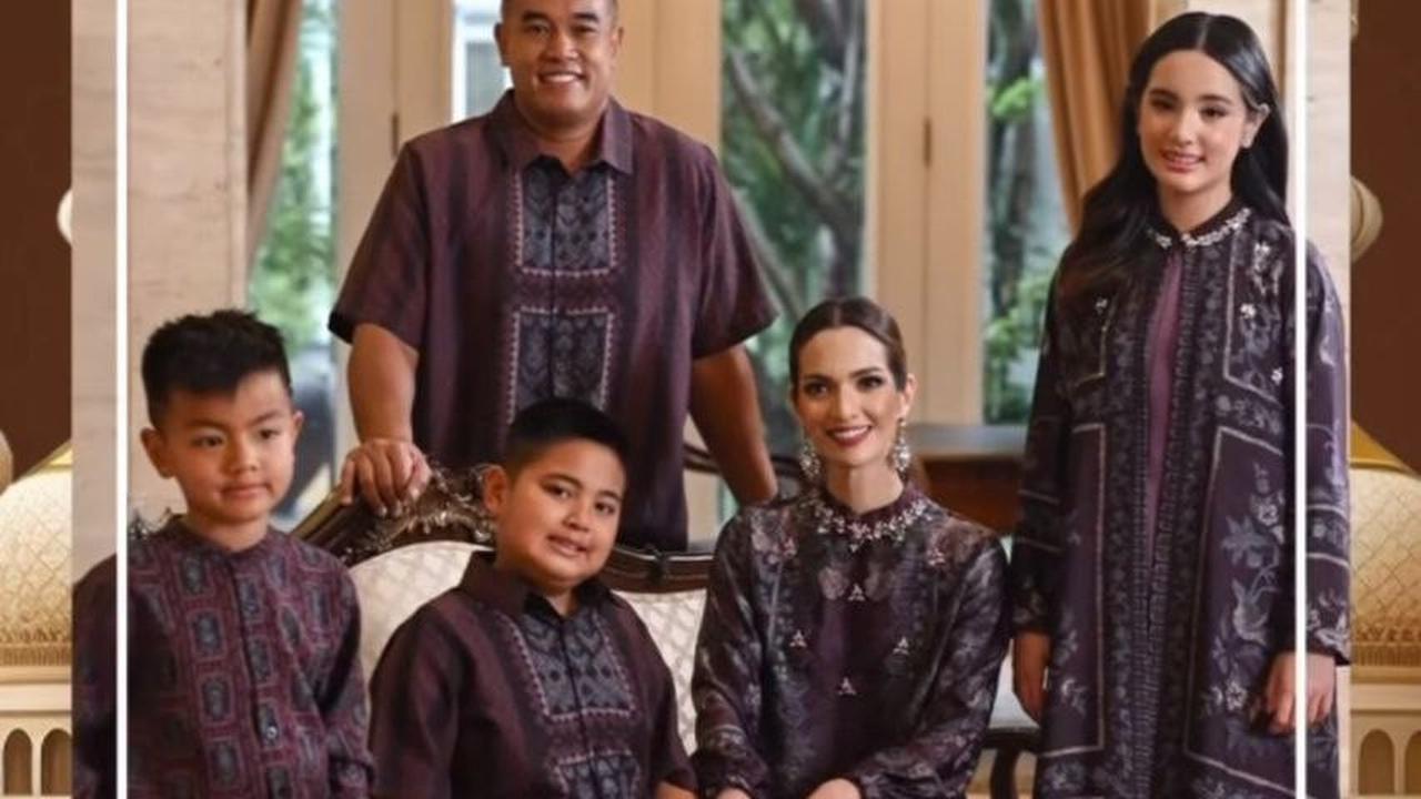 Ardi Bakrie Terlihat Gagah di Sesi Pemotretan