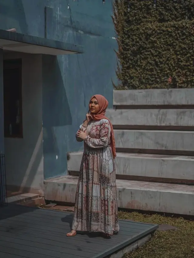 Potret Cantik Kesha Ratuliu Pakai Gamis
