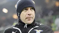 Ekspresi pelatih Lazio, Davide Ballardini di laga Serie A melawan Inter Milan di San Siro Stadium, Milan, 20 Desember 2009. AFP PHOTO / Damien Meyer 