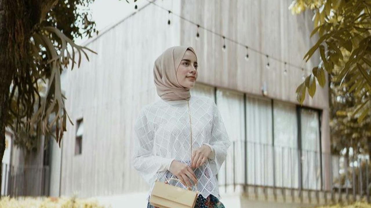 Tampil Menawan di Kondangan dengan 5 Gaya Batik untuk Wanita Berhijab, Wajib Coba!