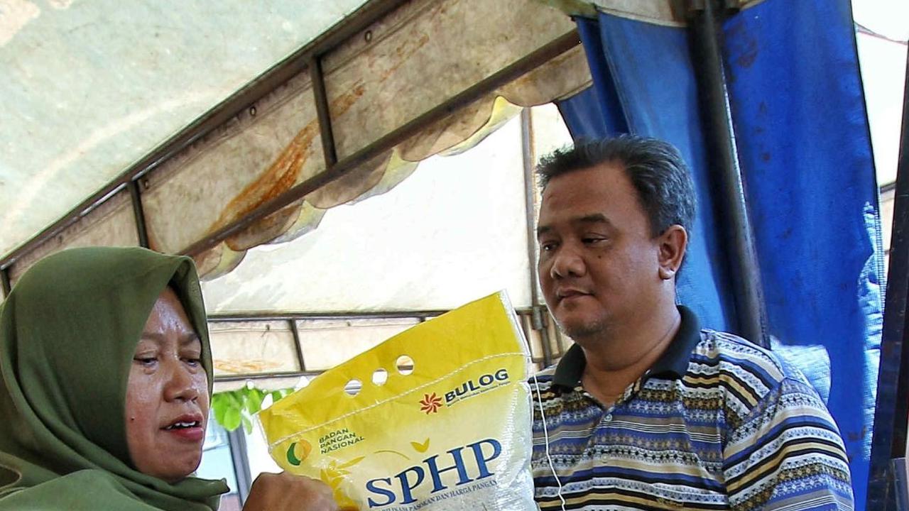 Harga yang ditawarkan Perum Bulog tersebut diperuntukkan untuk beras kemasan lima kilogram.<br>