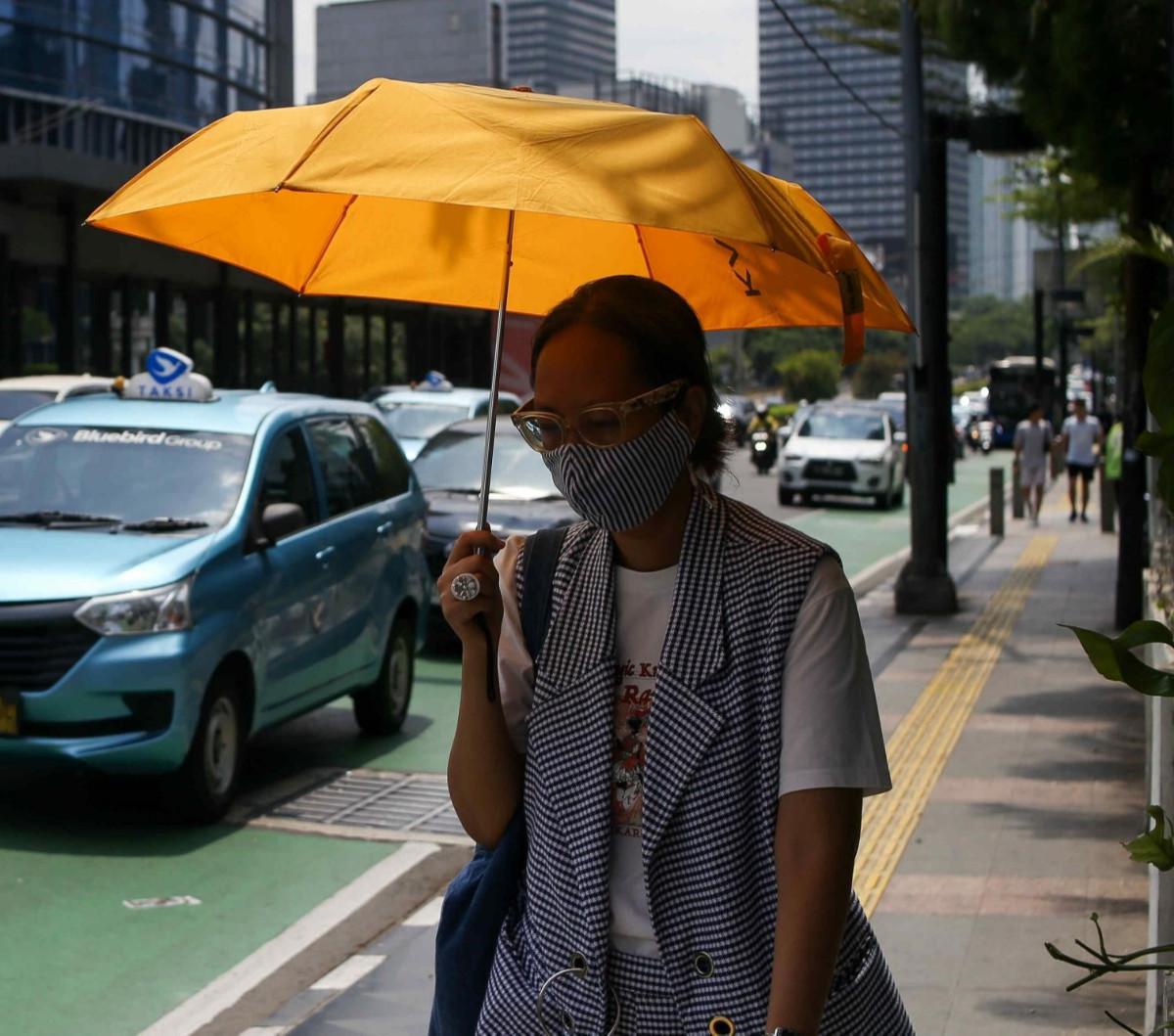 Akhir-akhirnya cuaca di sejumlah wilayah di Indonesia mengalami peningkatan suhu yang disebabkan oleh beberapa faktor yang berhasil dianalisa oleh Badan Meteorologi, Klimatologi dan Geofisika (BMKG).