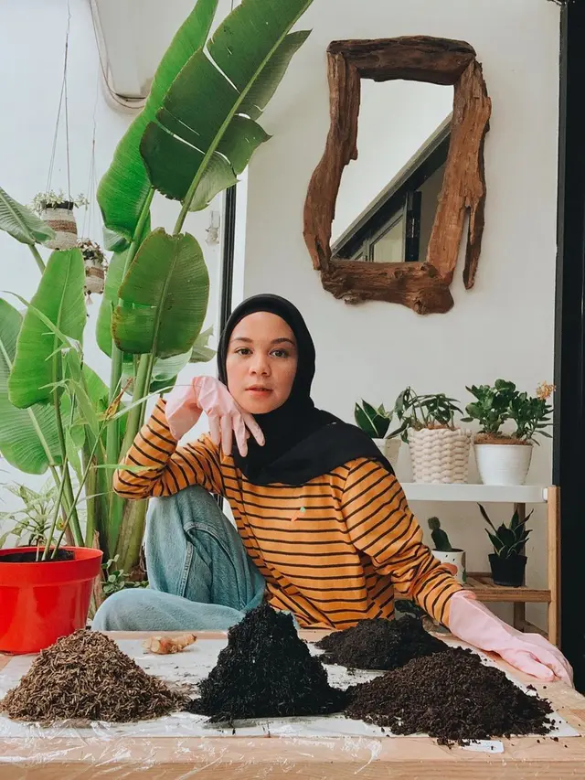 7 Potret Seleb Hobi Berkebun, Bisa Panen Sayur Sendiri di Rumah