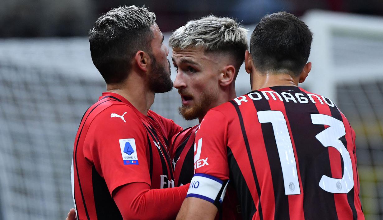 Alexis Saelemaekers menjadi pemain muda AC Milan yang terus berkembang dan mampu menunjukkan kematangan pada musim keduanya sebagai talenta yang potensial. Meski tak selalu tampil sebagai starter, ia telah mencetak satu gol dan tiga assist. Usai Rossoneri menyabet Scudetto, Saelemaekers mengalami kenaikan harga pasar sebesar 2 juta euro atau kini harganya menjadi 20 juta euro. (AFP/Tiziana Fabi)