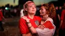 Kesedihan suporter timnas Inggris setelah timnya kalah dari Kroasia pada babak semifinal Piala Dunia 2018 saat menonton siaran langsung di Hyde Park, London, Rabu (11/7). Langkah Inggris di Piala Dunia 2018 terhenti oleh Kroasia. (AP/Matt Dunham)