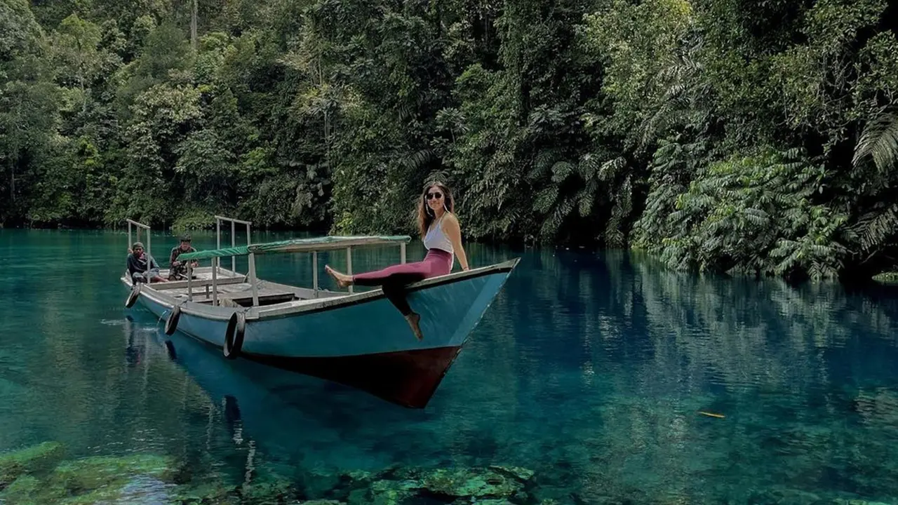 Mengintip Indahnya Labuan Cermin, Danau Memesona di Kalimantan Timur