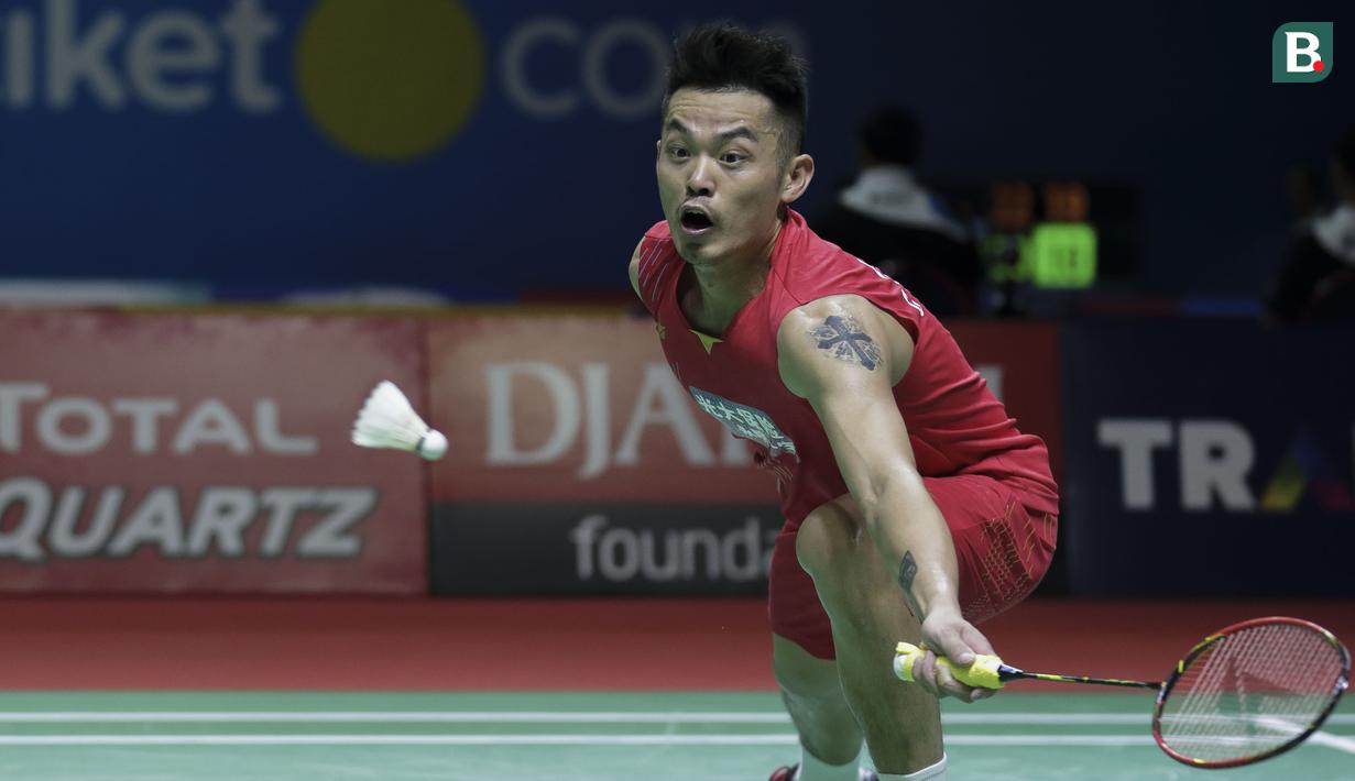 Langkah Lin Dan pada Indonesia Open 2019 terhenti di babak kedua setelah kalah 3 gim skor 24-22, 17-21, dan 21-13 dari Chou Tien Chen, Taiwan. (Bola.com/Peksi Cahyo)