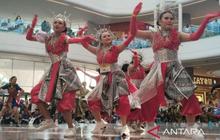 Wow, 1.000 Penari Pukau Karawang! Indonesia Menari 2025 Gelar Pesta Seni di 11 Kota