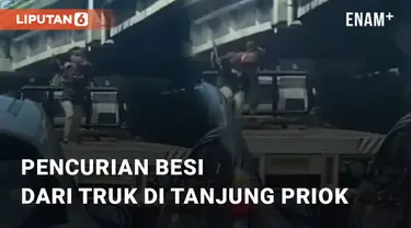Seorang pria terekam kamera saat mencuri muatan besi dari sebuah truk. Kejadian tersebut berada di Jalan Yos Sudarso Tanjung Priok, Jakarta Utara