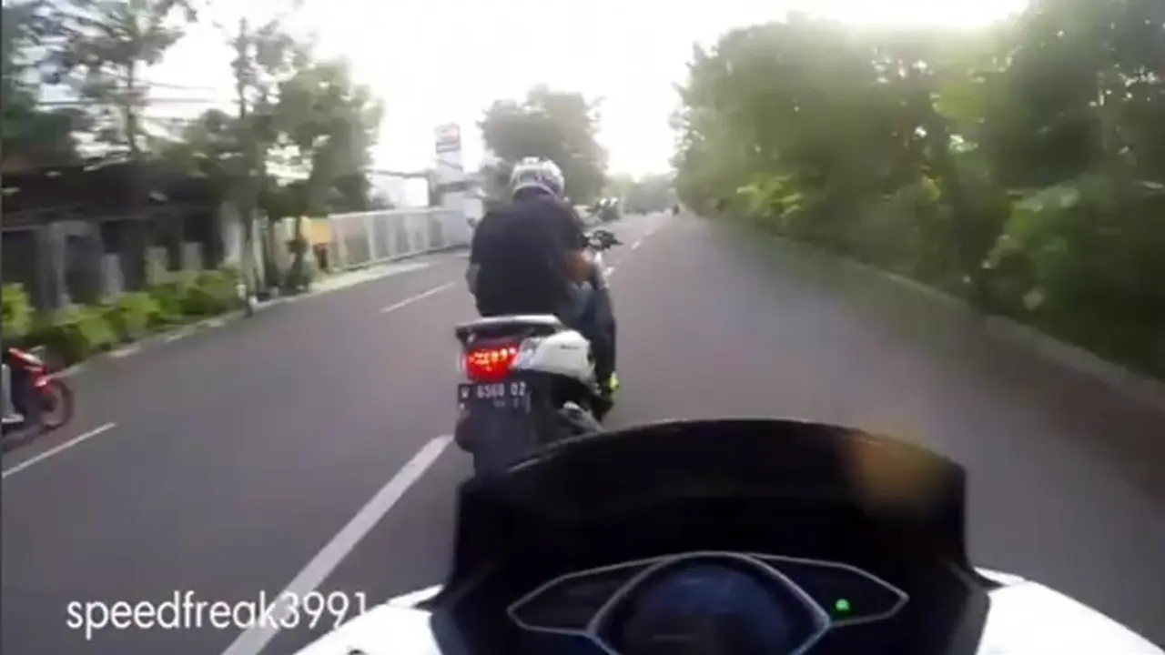 Yamaha NMax vs Honda PCX