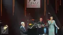 Java Jazz Stage Special perfom David Foster di JIExpo Kemayoran Jakarta, Sabtu (5/3/2016). David Foster membawakan beberapa lagu didampingi oleh artis Indonesia dan artis dari Luar Negeri. (Liputan6.com/Faisal R Syam)