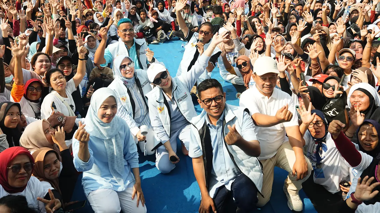 Bakal calon Bupati dan calon wakil Bupati, Ratu Zakiyah-Najib Hamas menggelar senam sehat bahagia di Lapangan Bola Gusdur Cigodeg Petir, Kabupaten Serang, Jumat (20/9/2024) (Istimewa)