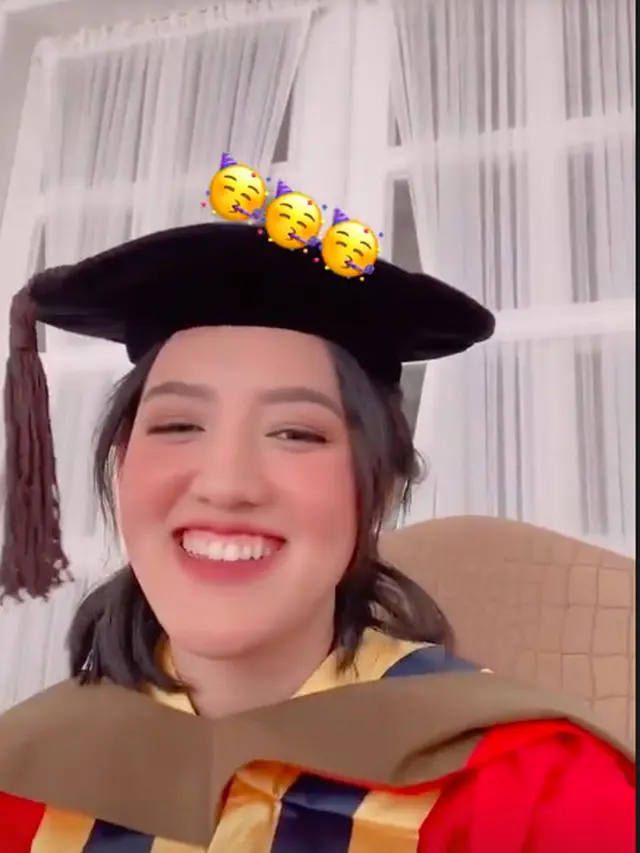 6 Momen Wisuda Online Ify Alyssa, Kini Jadi Sarjana Seni Musik