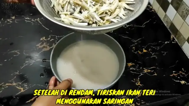 Bukan Pakai Tepung, Ini Rahasia Agar Ikan Teri Bisa Renyah Lebih Lama