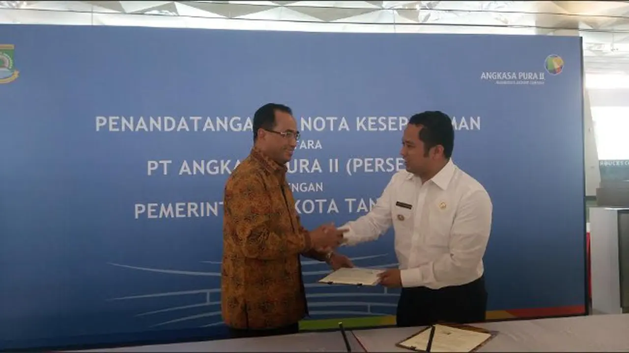 PT Angkasa Pura II gandeng Pemda Tangerang untuk sediakan air bersih dan siap minum di bandara Soekarno Hatta.