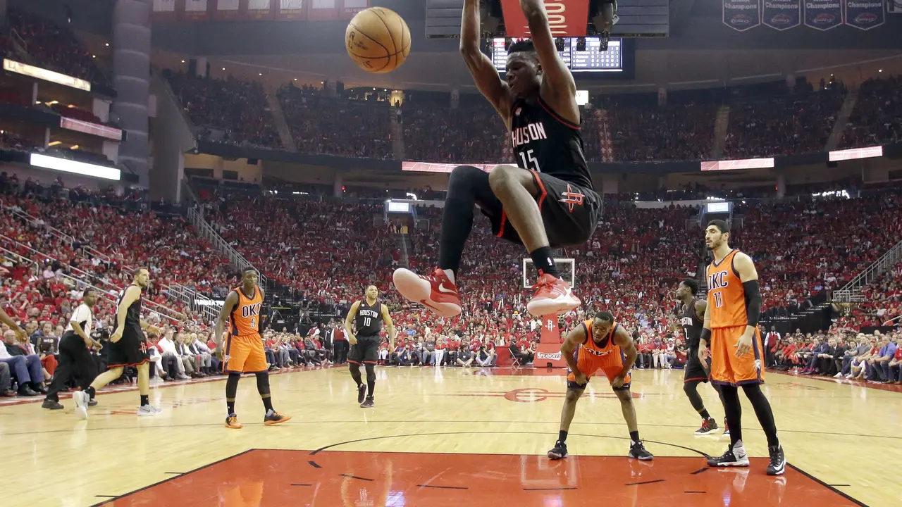 Rockets Gasak Thunder