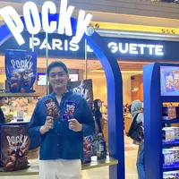 Gorby Santosa, Brand Manager Glico Indonesia dengan bangga memperkenalkan Pocky Crashed Nuts. (Foto: Dokumentasi Liputan/Naela Marcelina)