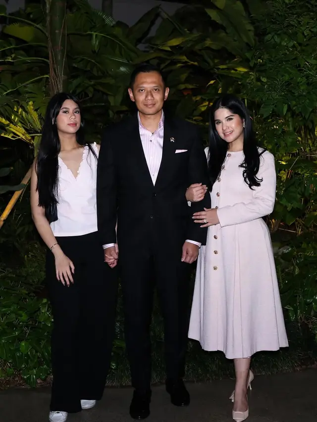 Gaya Annisa Yudhoyono dan AHY saat Rayakan Hari Pernikahan/Instagram @agusyudhoyono