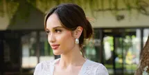 Cinta Laura tunjukkan pesonanya dengan tampil sebagai gadis Bali di foto terbaru yang diunggahnya [@claurakiehl]