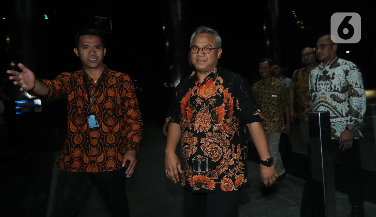 Ketua KPU Arief Budiman saat tiba di Gedung KPK, Jakarta, Rabu (8/1/2020). Kedatangan Arief Budiman untuk melakukan konfirmasi kabar OTT yang menjaring salah satu Komisioner KPU, Wahyu Setiawan. (merdeka.com/Dwi Narwoko)