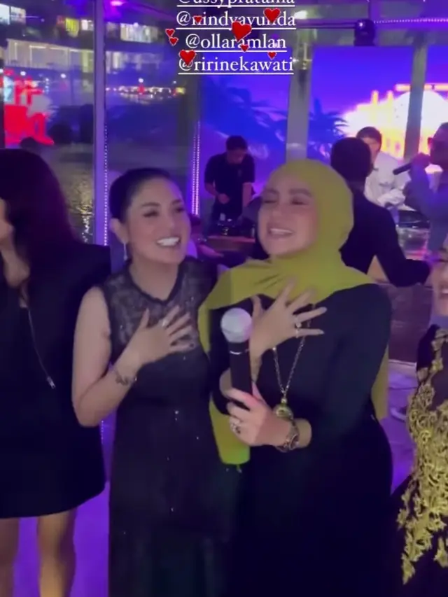 Olla Ramlan dan Nindy Ayunda nampak akrab di pesta ultah Elena Lubis (Foto: instagram ollaramlan)