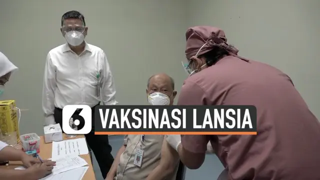 Vaksinasi Covid-19 untuk tenaga kesehatan berusia di atas 60 tahun dimulai hari Senin (8/2). Sejumlah tenaga kesehatan lansia terima vaksin di RSCM Jakarta.