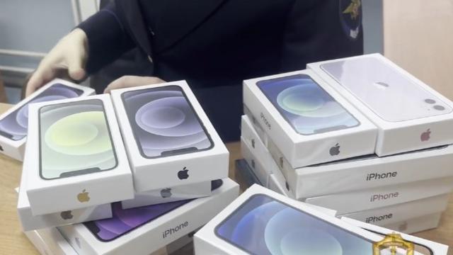 Curi 53 iPhone di Hari Pertama Kerja, Aksi Pria Ini Bikin Tepuk Jidat