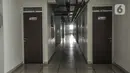 Lorong di salah satu tower Rusun Pasar Rumput, Manggarai, Jakarta, Senin (20/9/2021). Dengan mengusung konsep Mixed-use Development, Rusun Pasar Rumput diharapkan dapat menjadi hunian murah dan terjangkau di lokasi strategis. (merdeka.com/Iqbal S. Nugroho)