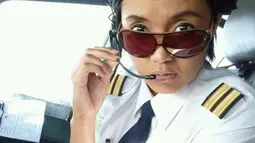 Sebagai pilot, nama Sarah Widyanti Kusuma, dara Indonesia kelahiran 3 Maret 1988 ini, sempat mencuat lantaran pernah ikut kontes Indonesian Idol (Istimewa)