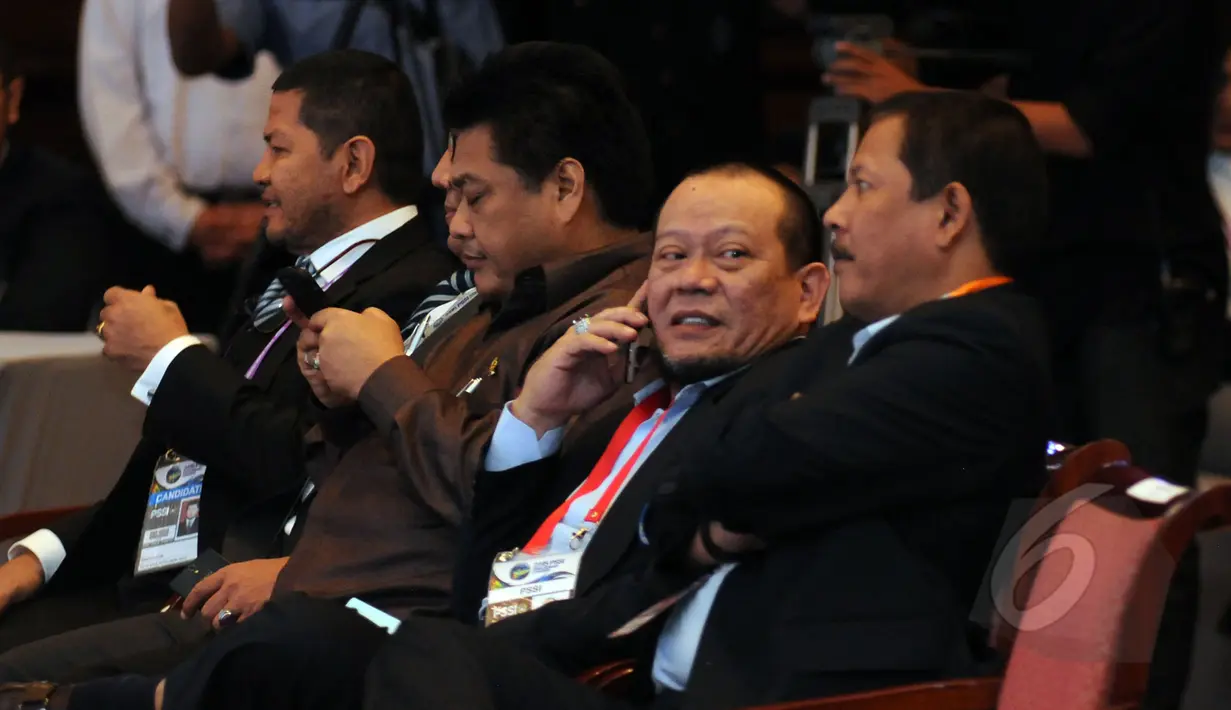 Ketua Umum PSSI periode 2015-2019, La Nyalla Mattalitti saat Kongres Luar Biasa PSSI 2015 di Hotel JW Marriot, Surabaya, Sabtu (18/5/2015). Kongres akan memilih Ketua/Wakil Ketua Umum serta Komite Eksekutif PSSI. (Liputan6.com/Helmi Fithriansyah)