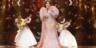 Syahrini memperkenalkan lagu barunya berjudul "Wanita Lain" bertepatan di malam puncak perayaan HUT SCTV ke-27