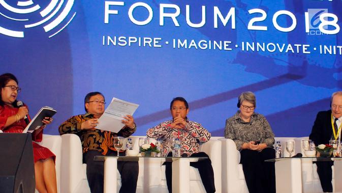 Menteri PPN / Kepala Bappenas, Bambang Brodjonegoro (kedua kiri) dan Menkominfo Rudiantara (ketiga kiri) menghadiri Indonesia Development Forum (IDF) 2018 yang digelar selama 2 hari pada 10-11 Juli di Jakarta, Selasa (10/7). (Liputan6.com/HO/Bappenas)
