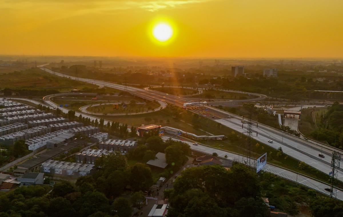 Keindahan Senja di Simpang Susun CBD Tol Serpong-Balaraja