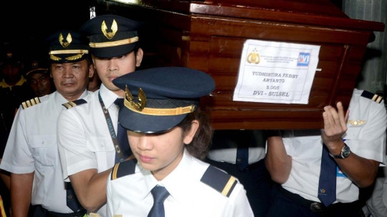 Isak tangis dan takbir iringi kedatangan jenazah Co Pilot Aviastar