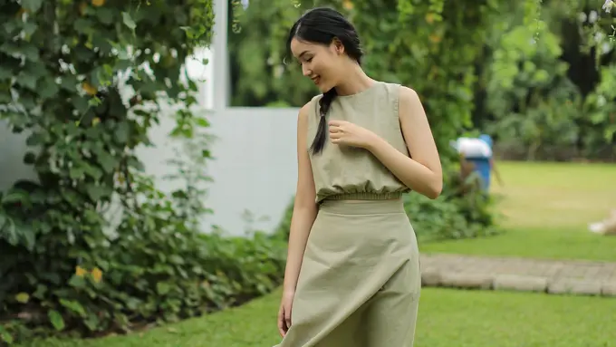 wanita juli anggun