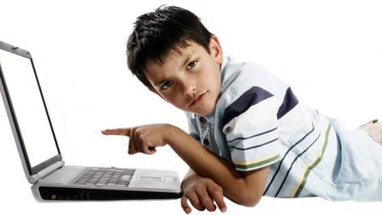 9 Bahaya tersembunyi ketika anak bermain internet